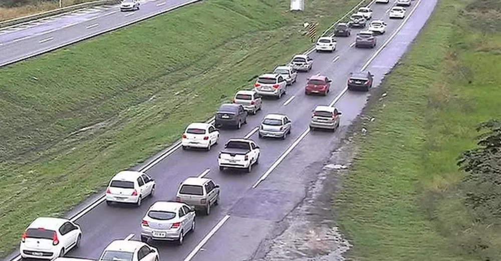 Volta do São João: trânsito na BR-324 é intenso no sentido Salvador
