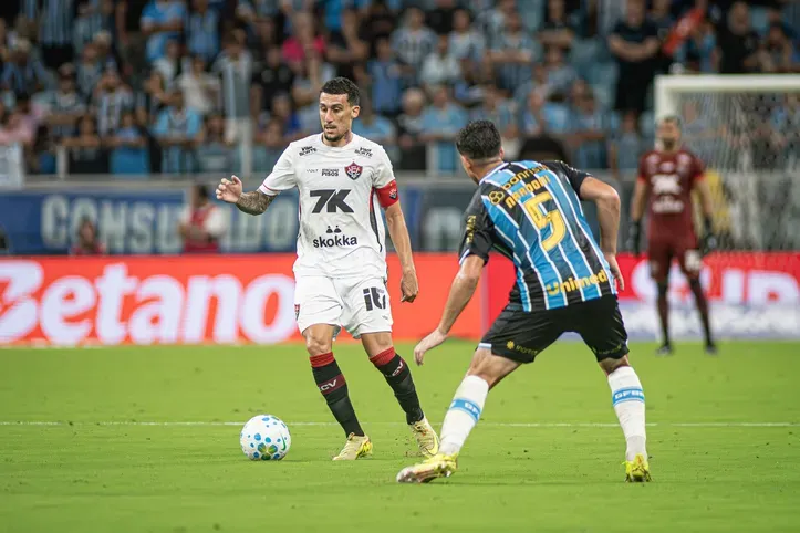 Vitória perde para o Grêmio por 2 a 0 e segue sem vencer fora de casa