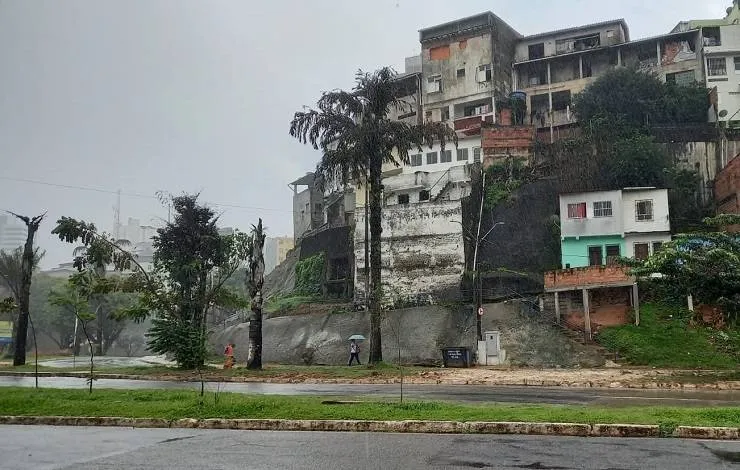 Abastecimento de água é retomado em onze bairros prejudicados por rompimento de tubulação em Salvador