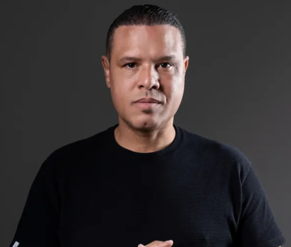 Luis Fabiano é ex-jogador da Seleção e aparece como assexual em cadastro para deputado.| Foto: Redes Sociais
