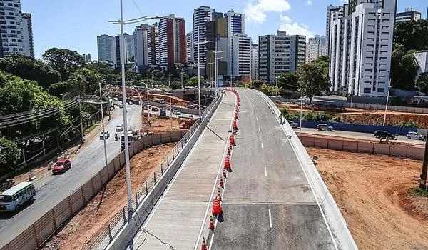 Tráfego em complexo de viadutos do BRT, no Itaigara, será liberado nesta segunda-feira