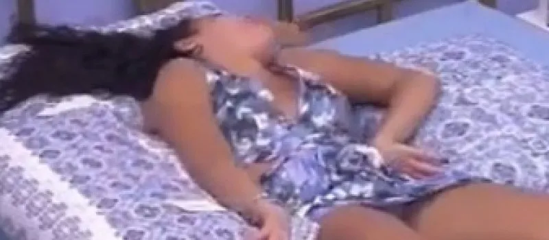 DEU PT NO BBB: Durante festa, Emilly bebe demais, fica desacordada e causa briga entre brothers; Assista