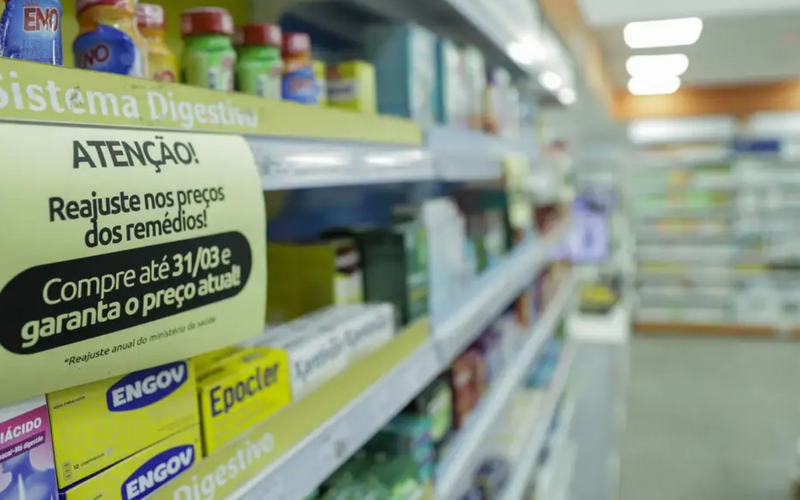 O reajuste anual dos medicamentos segue crit&eacute;rios t&eacute;cnicos definidos tamb&eacute;m pela Ag&ecirc;ncia Nacional de Vigil&acirc;ncia Sanit&aacute;ria, que monitora o mercado para evitar abusos/Foto: Jo&eacute;dson Alves/Ag&ecirc;ncia Brasil