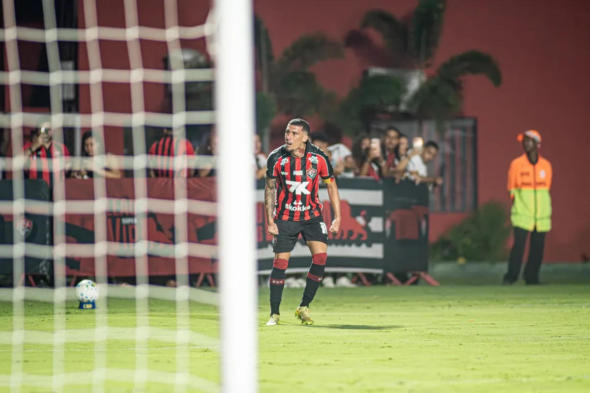 Vitória bate Mirassol com golaço de Gabriel Baralhas no Barradão