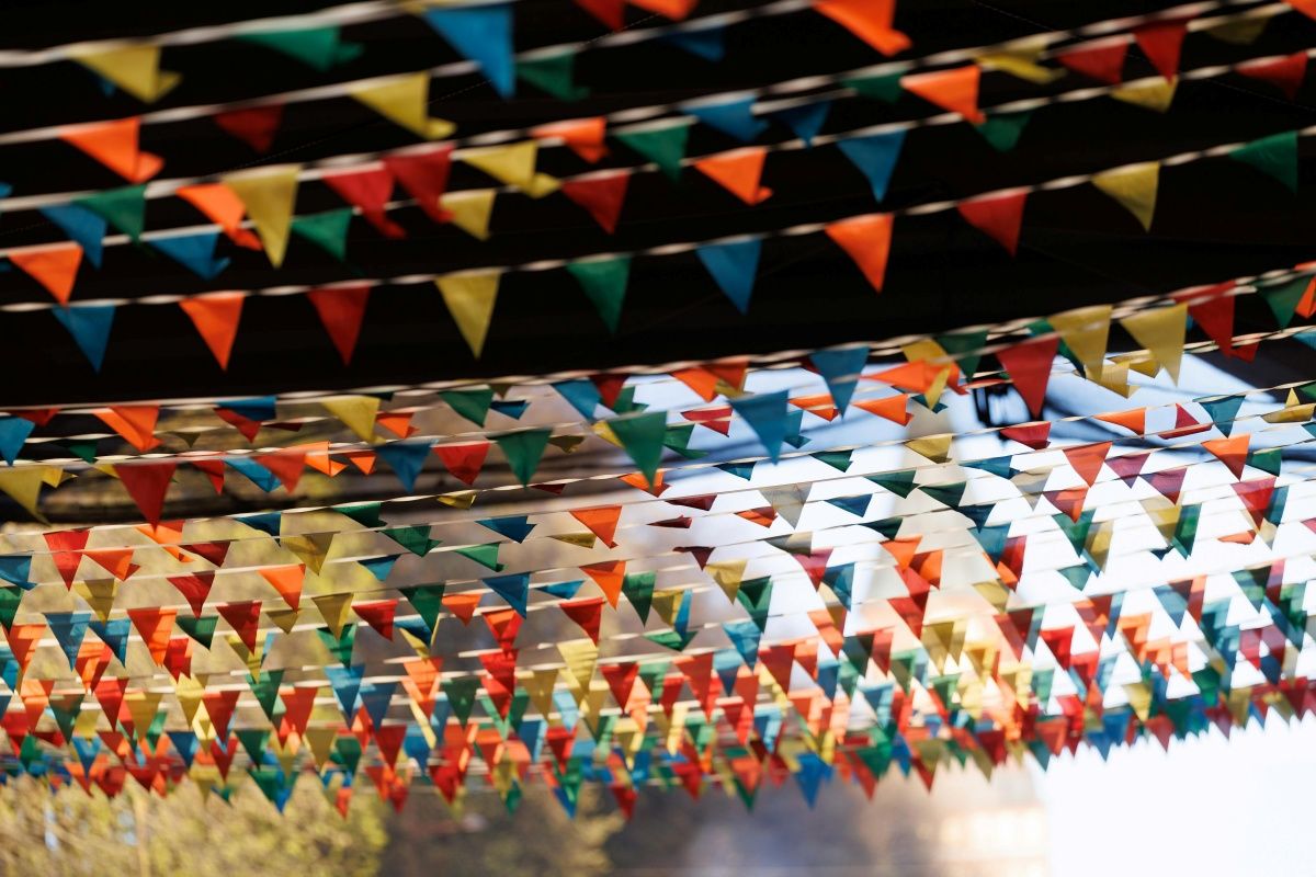 Badeirolas s&atilde;o uma das tradi&ccedil;&otilde;es do S&atilde;o Jo&atilde;o. Foto: Pexels