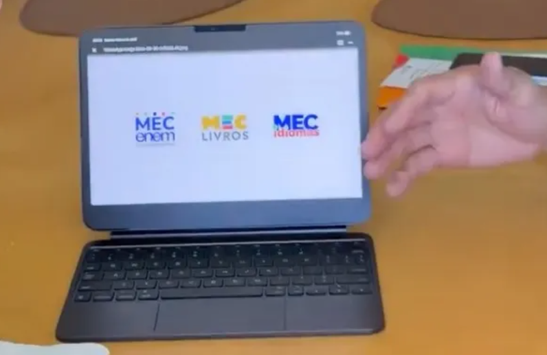 MEC lan&ccedil;a aplicativos gratuitos com livros e cursos de idiomas.| Foto: Reprodu&ccedil;&atilde;o