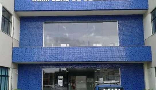 Jovem é assassinado dentro de casa, em Feira de Santana