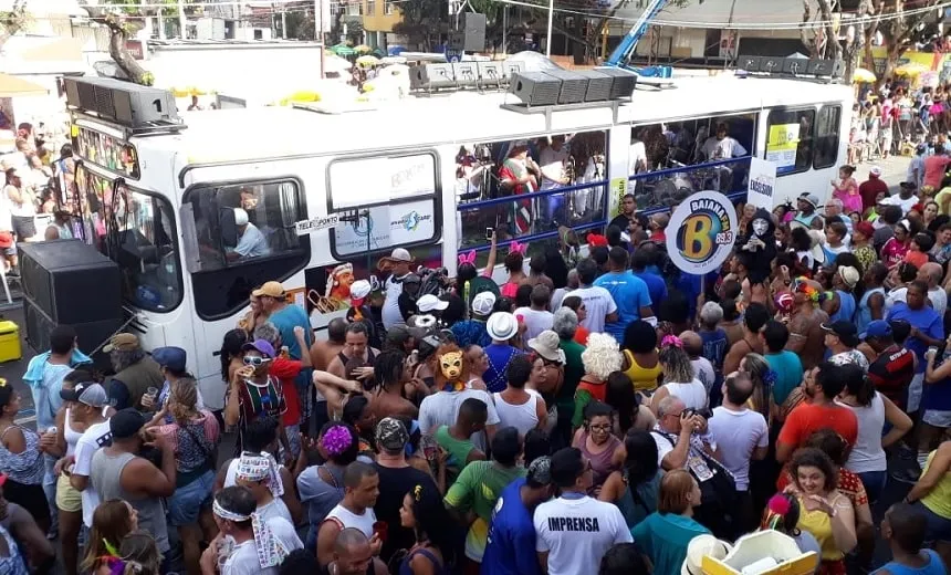 “Buzu elétrico” invade o Campo Grande com a salsa e o merengue de Gerônimo; assista