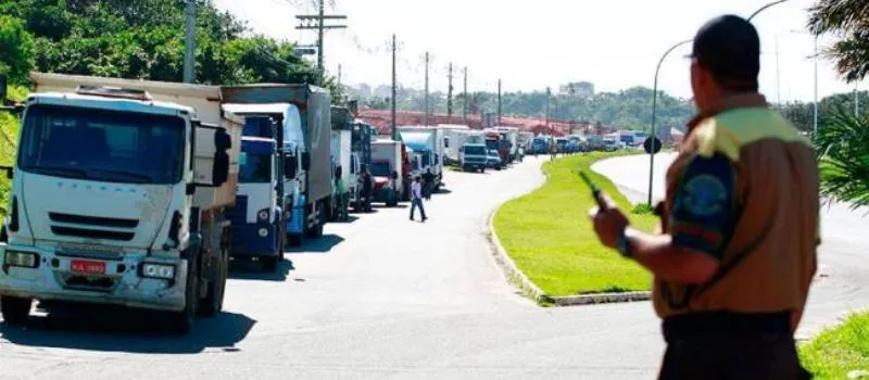 MAIS FISCALIZAÇÃO: Caminhões transitando irregularmente passam a ser multados em Salvador