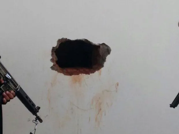 Presos fazem buraco e fogem de carceragem em Euclides da Cunha