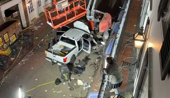 Motorista em caminhonete atropela multidão e deixa 10 mortos e 30 feridos em Nova Orleans, nos EUA