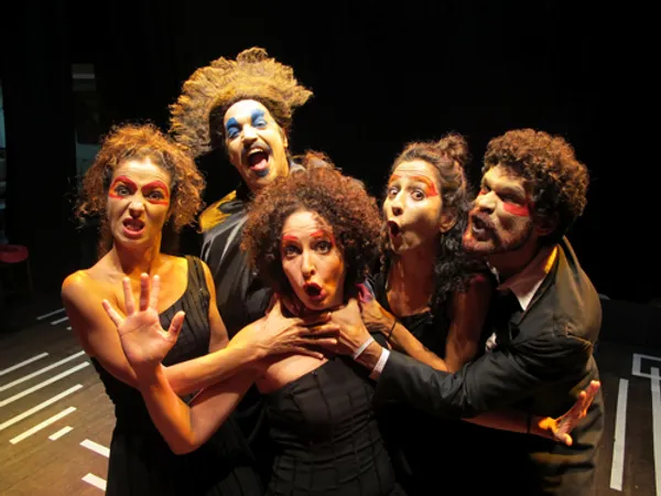 Os Los Catedrásticos retornam aos palcos com “Macetando o Apocalipse”, espetáculo que mistura humor, improviso e crítica social com grandes nomes do teatro baiano/Foto: Divulgação 