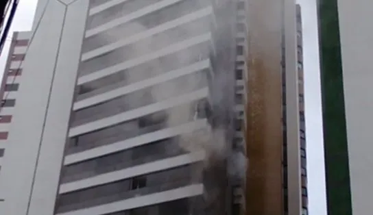 Cachorro é resgatado em apartamento que teve seis compartimentos atingidos por incêndio na Graça