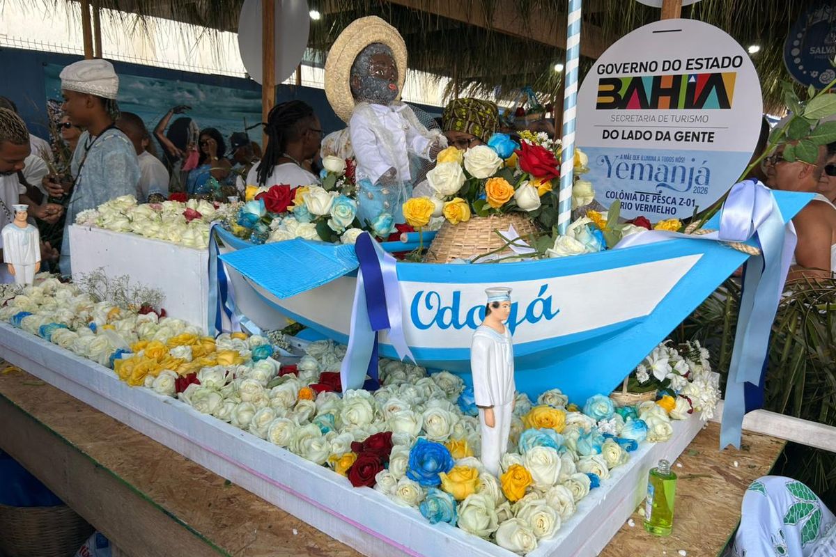 Presente de Iemanj&aacute; representa ancestralidade. Foto: Matheus Caldas | Aratu On