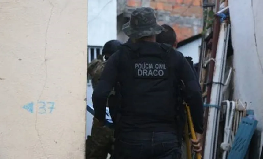 Polícia apreende material em escritório de advogado e editora após calúnia contra juízes baianos