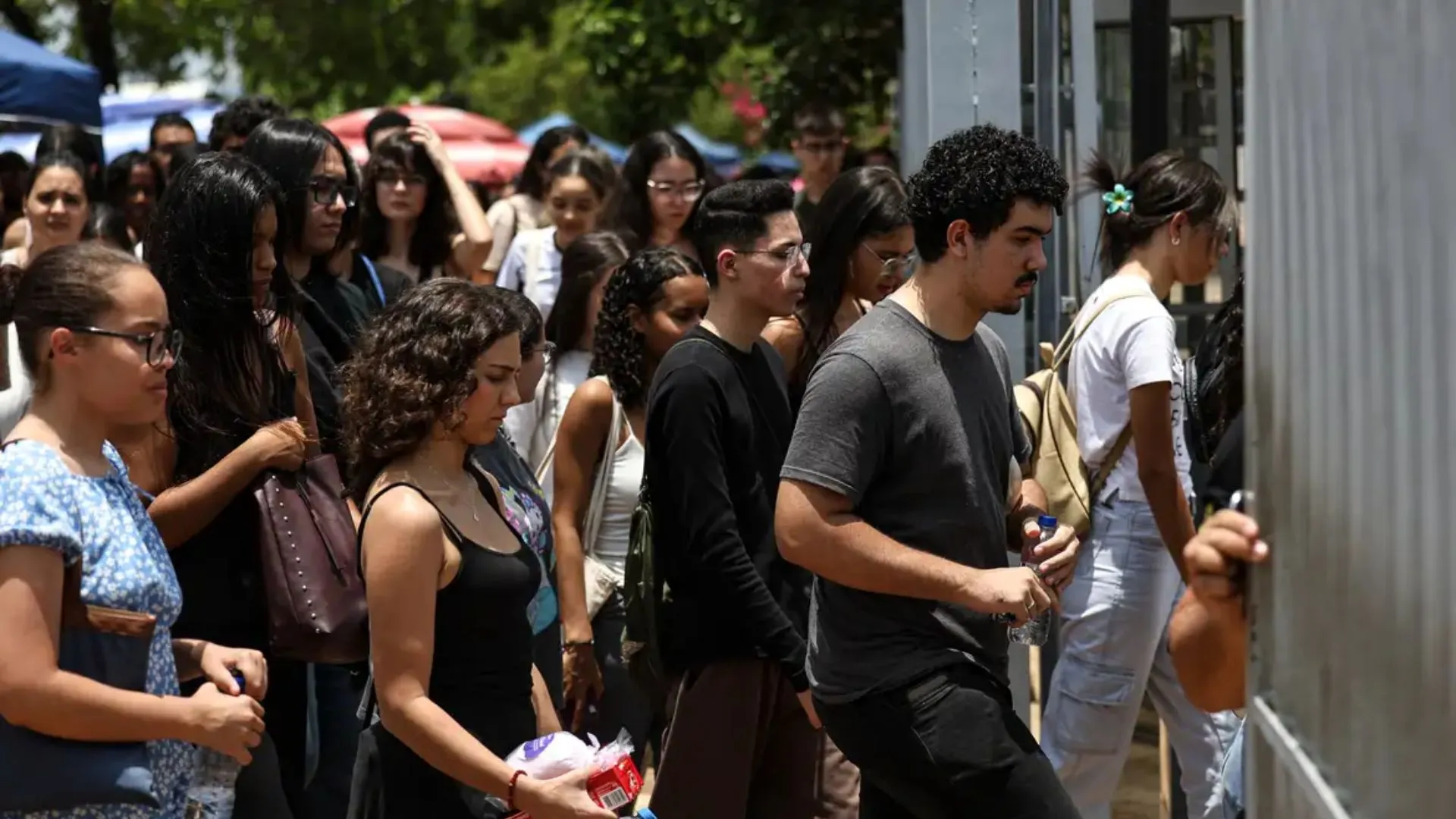 Enem 2025 teve poucas intercorrências graves, segundo ministro da Educação, Camilo Santana