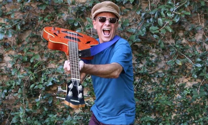 Ex Barão Vermelho se apresenta no evento "Eat Drink e Play by Pereira" em Salvador