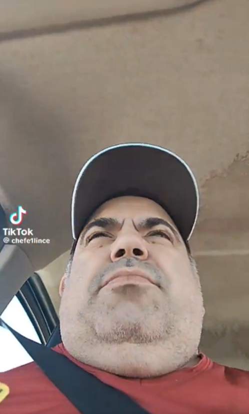 Apesar de ameaçar estrangeiros, João Paulo também não mora no país de origem, já que é imigrante na Suíça. | Foto: Reprodução/TikTok