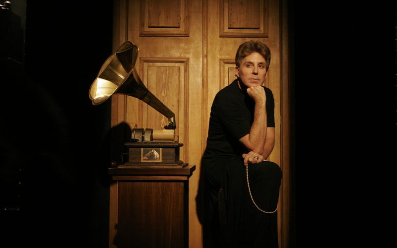 O Teatro Jorge Amado recebe neste fim de semana o espet&aacute;culo &ldquo;Eu Sou Minha Pr&oacute;pria Mulher&rdquo;, protagonizado por Edwin Luisi/Foto: Livio Campos