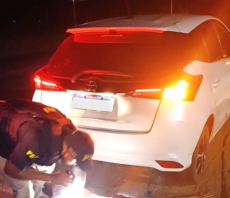 Suspeito tentou escapar, mas foi alcançado. Foto: Divulgação PRF