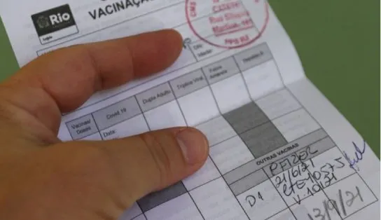Nota técnica de sociedades médicas contrapõe estados e municípios que reduziram intervalo entre doses de vacinas contra Covid-19