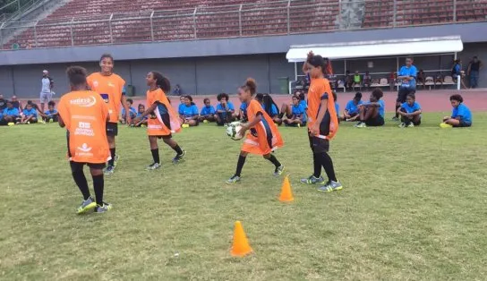 Escolinha de futebol feminino em Pituaçu abre inscrições para "futuras Martas" nesta segunda-feira