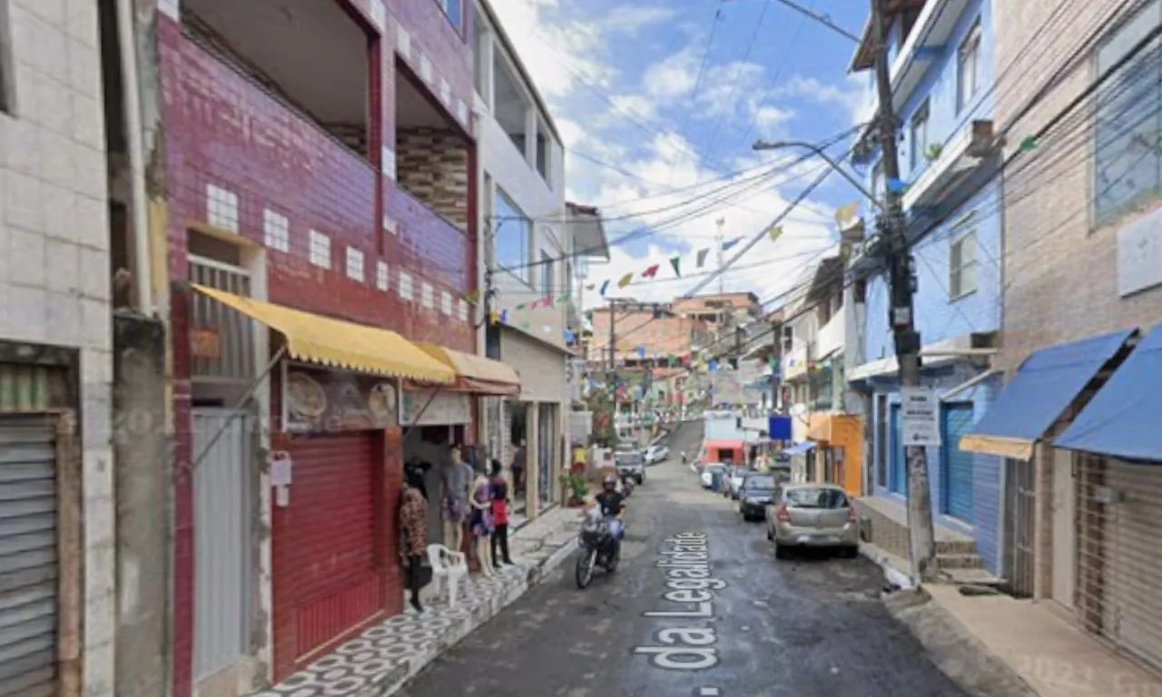 Acidente envolvendo três carros deixa seis pessoas feridas em Salvador