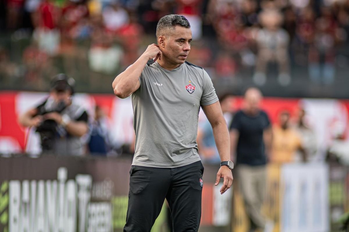 Jair Ventura reconheceu inefici&ecirc;ncia do Vit&oacute;ria. Foto: Victor Ferreira | ECV