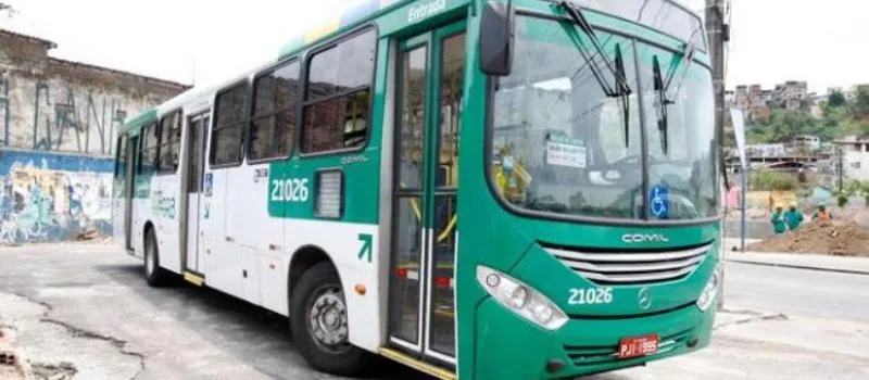 FLAGRANTE: Mulher suspeita de diversos assaltos a ônibus é presa em Salvador