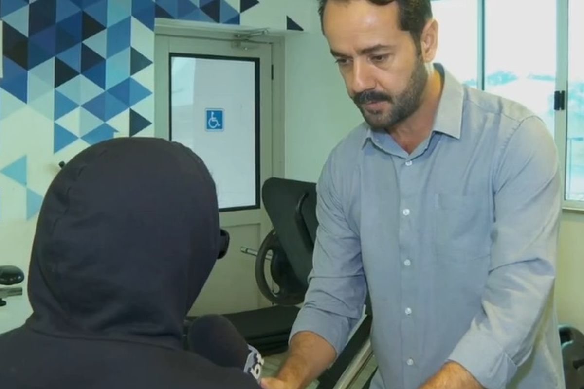 Vítima de importunação em academia é entrevistada por Diego Macedo. Foto: Reprodução | TV Aratu