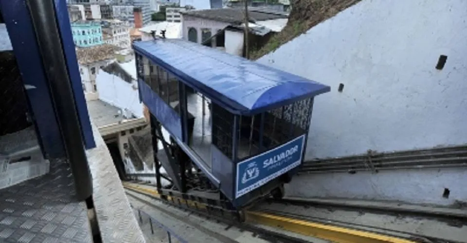 Plano Inclinado tem operação suspensa por conta de chuva em Salvador