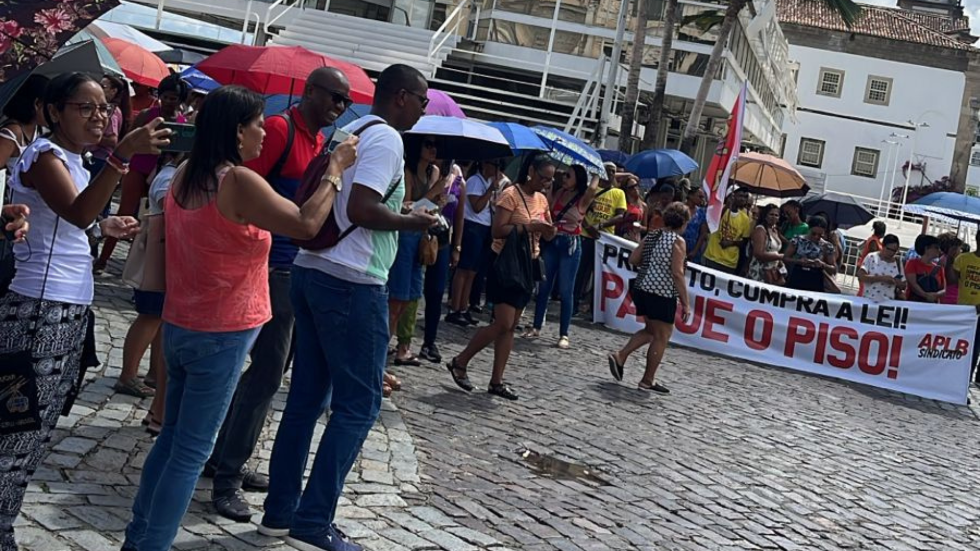 Paralisação dos professores municipais seguem até quinta-feira. Foto: Leitor Aratu ON