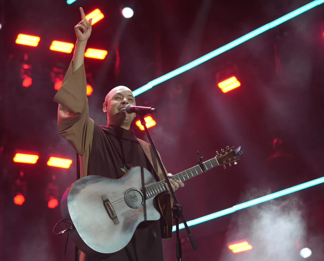 Natal Salvador: milhares de pessoas participam do show de Frei Gilson