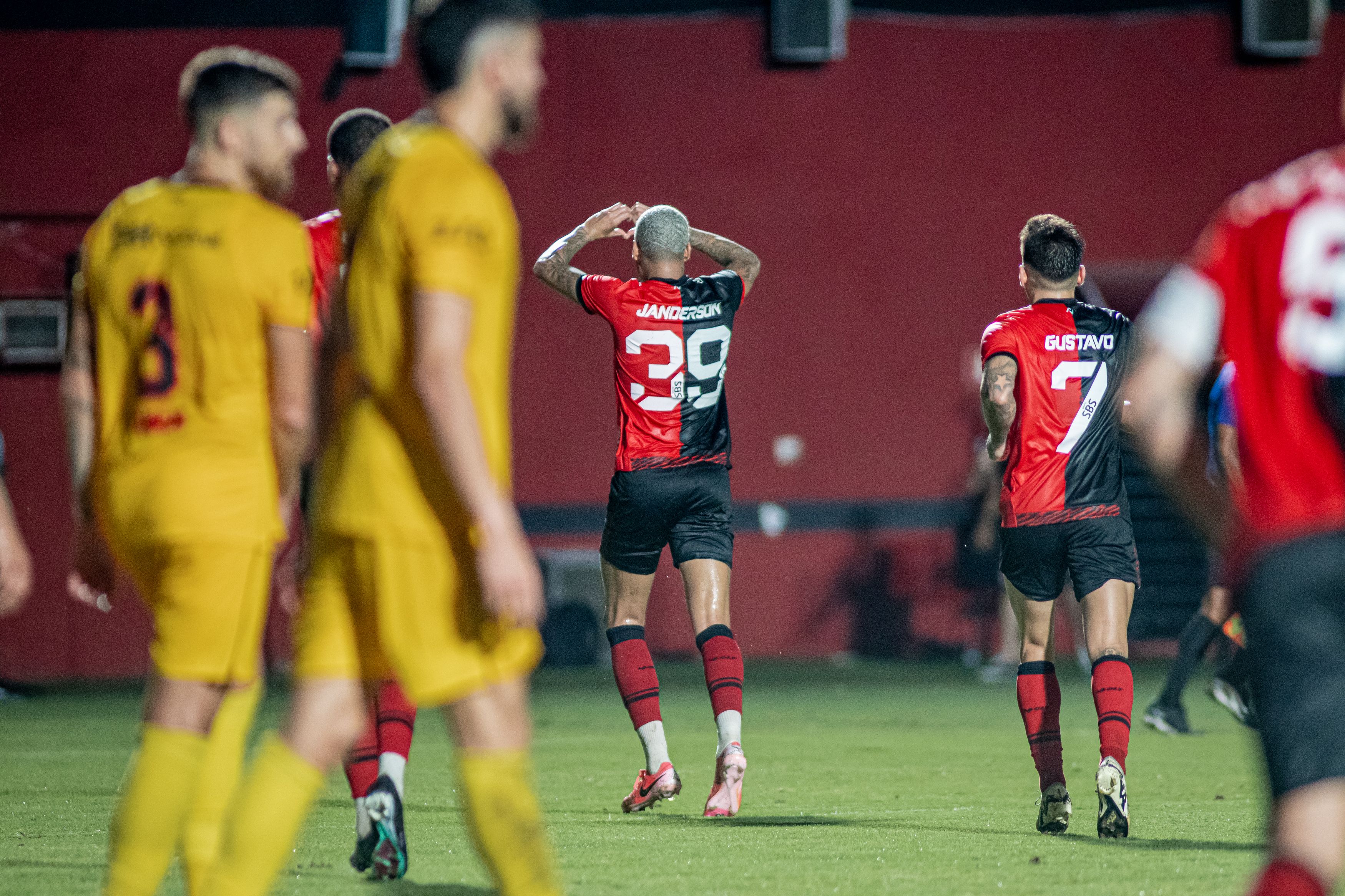 Janderson fez o único gol da partida no Barradão. Foto: Divulgação/Vitória