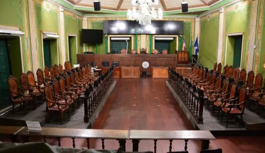 Câmara de Salvador teve curto-circuito dias após votação polêmica; vereador pede apuração