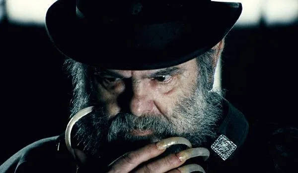 Morre o cineasta e ator José Mojica, conhecido pelo personagem "Zé do Caixão"