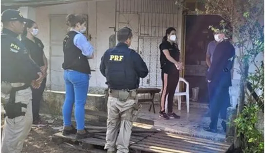 Mesma comida dos animais, folga a cada 15 dias e humilhações: desesperado, casal que viu anúncio de trabalho na internet foge e aciona PRF na Bahia 