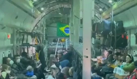 Sã e Salvo: avião da FAB com brasileiros que estavam na Ucrânia chega em Recife