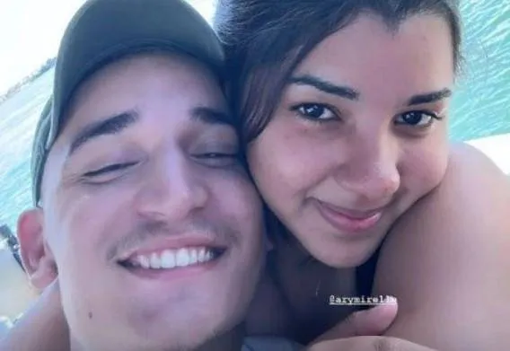 Cantor João Gomes termina namoro após quatro meses: 'Estou triste'