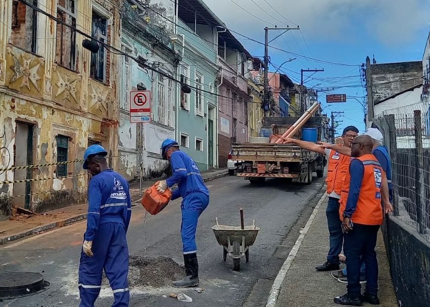 Casarão no Santo Antônio Além do Carmo desaba. Foto: Defesa Civil