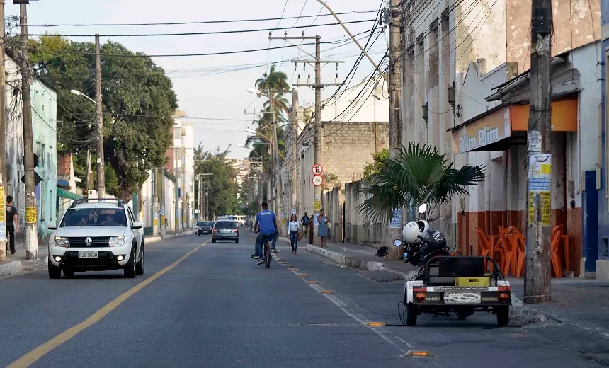 Salvador registra quase duas mil infrações por estacionamento irregular em ciclovias