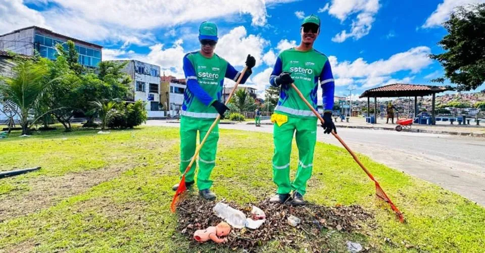 Mutirão de limpeza é realizado no bairro de São João do Cabrito, em Salvador