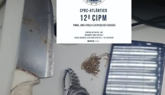 Homem é preso com "peixeira" após assaltar celular de adolescente no Rio Vermelho