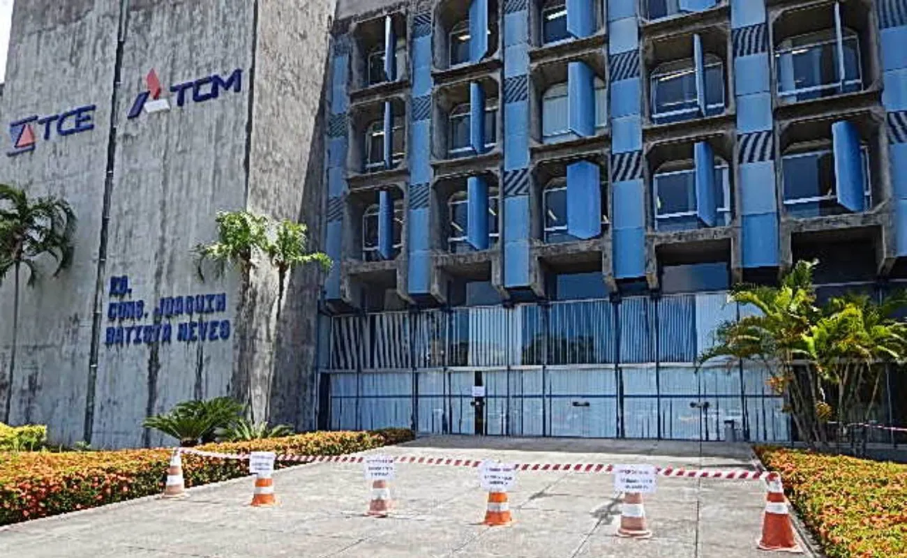 Jerônimo veta parte de projeto que cria cargos de auditor fiscal no TCE-BA