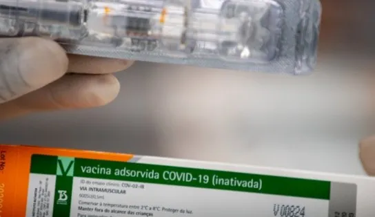 Tem mais de 55 anos e "tomou" CoronaVac? Fique ligado, porque estudo aponta para possibilidade de uma terceira dose do imunizante