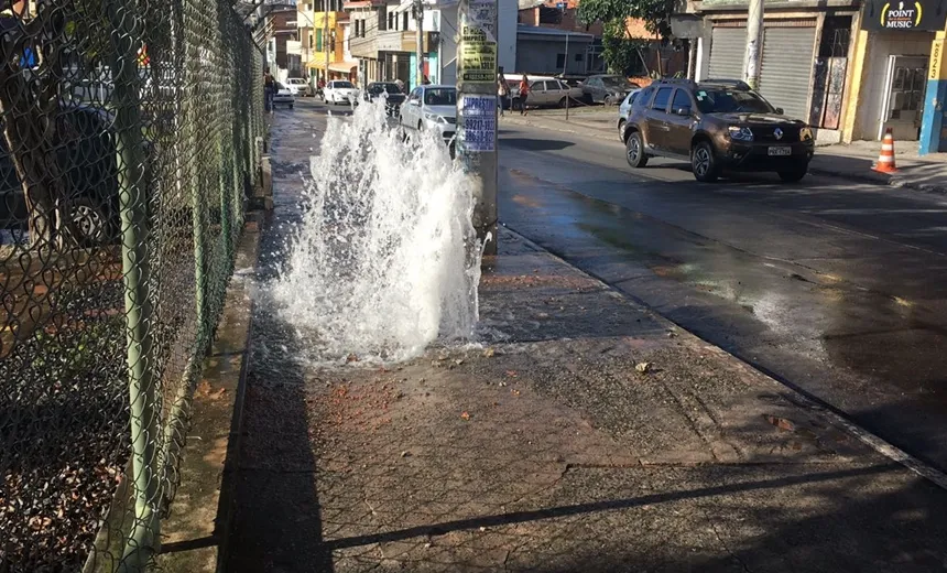Morador flagra desperdício de água no bairro de Narandiba; Veja vídeo