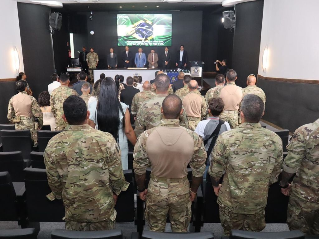 Policiais também foram homenageados durante a cerimônia.Foto: Divulgação