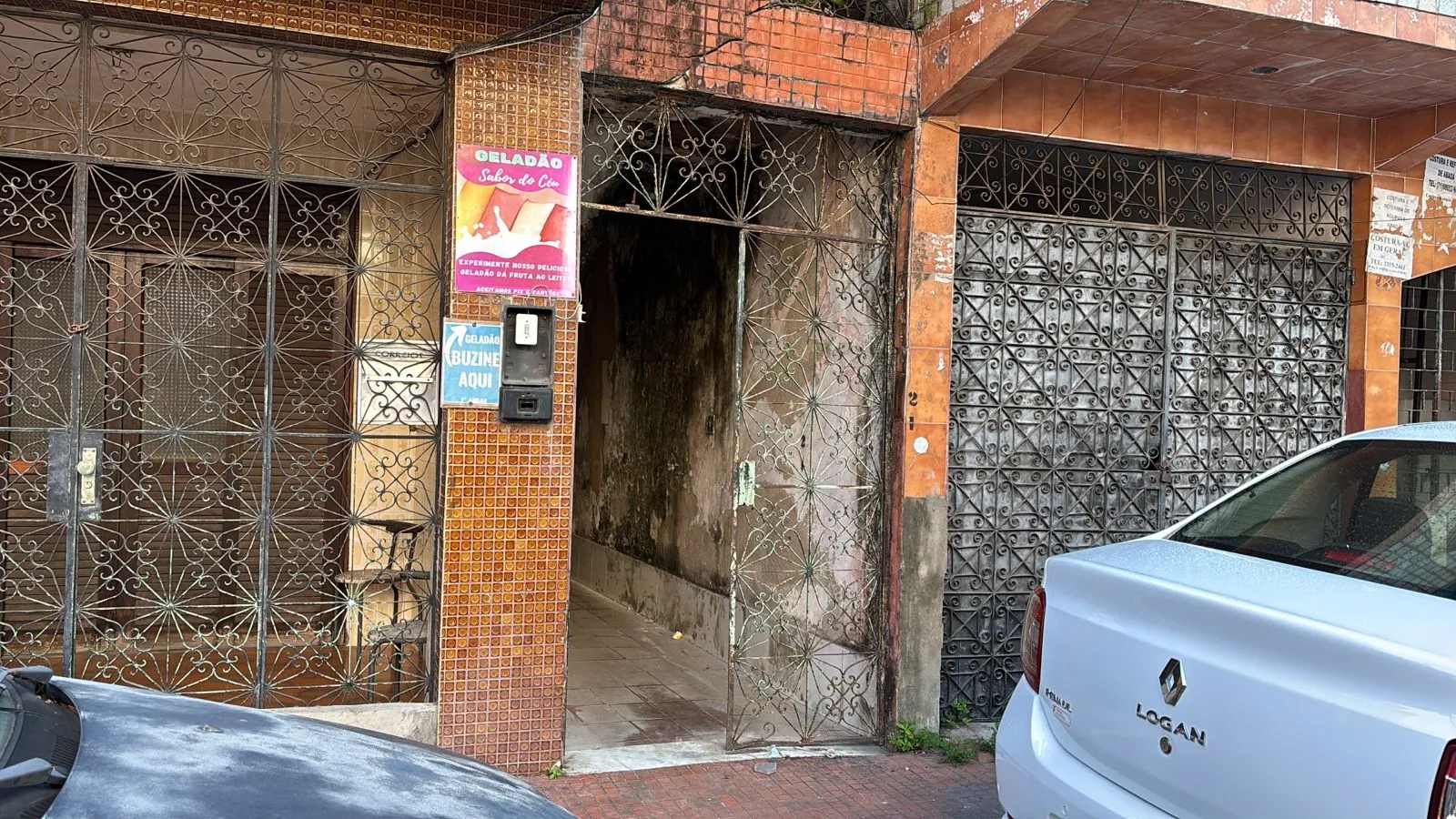 Feminicídio é registrado no bairro da Ribeira. Foto: Vitor Castro | TV Aratu 