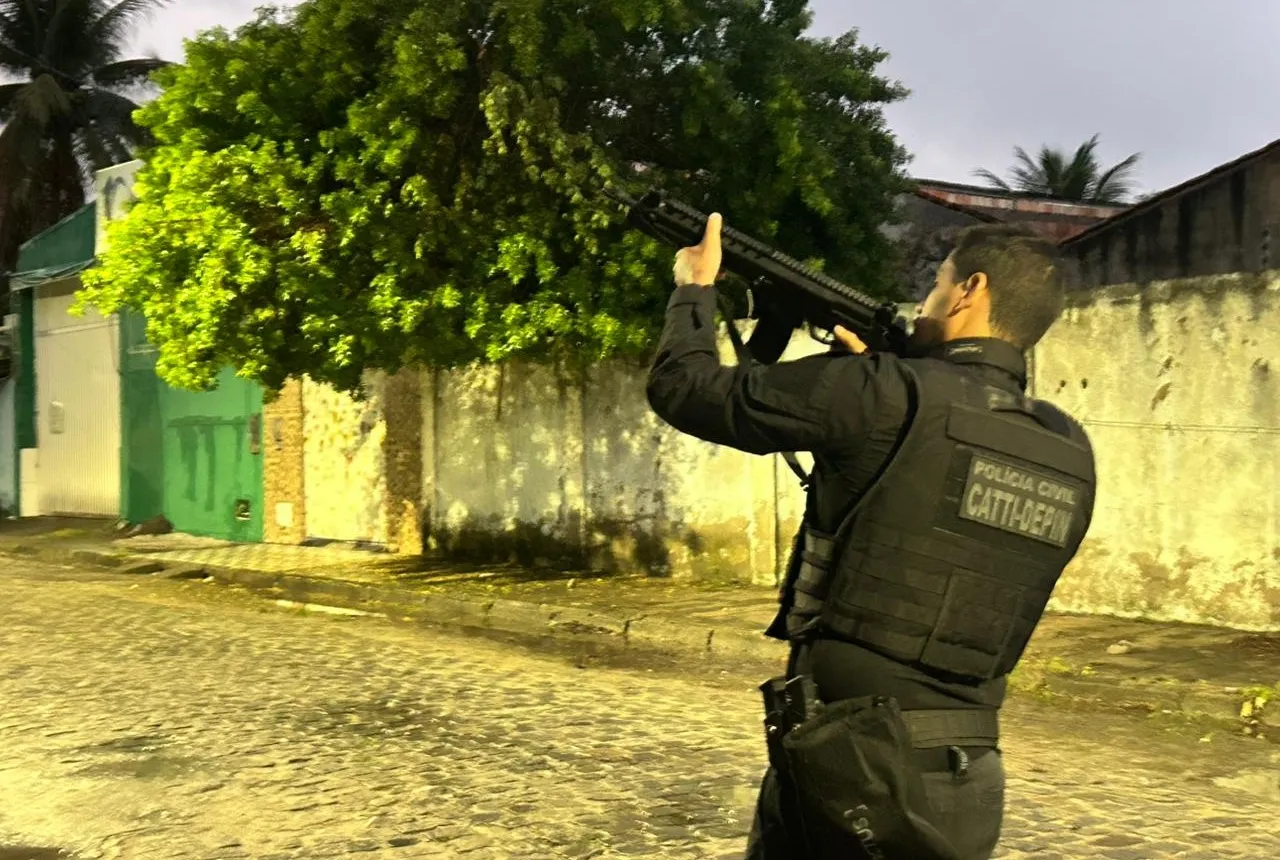 Operação Salitre mira traficantes de drogas e cumpre 47 mandados na Bahia