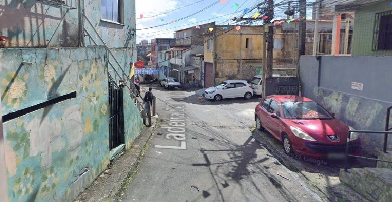 Armas foram apreendidas durante confronto no Engenho Velho da Federação. Foto: Google Street View